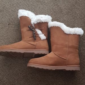 Woman snow boots size 7